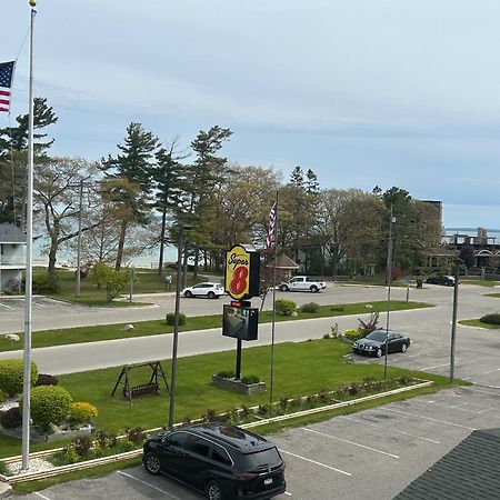 Super 8 By Wyndham Bridgeview Of Mackinaw City Buitenkant foto