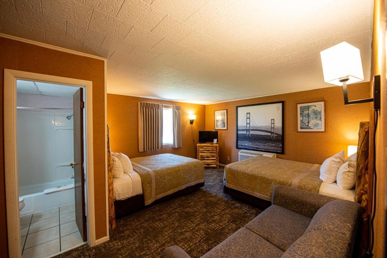 Super 8 By Wyndham Bridgeview Of Mackinaw City Buitenkant foto