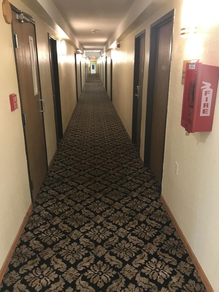 Super 8 By Wyndham Bridgeview Of Mackinaw City Buitenkant foto