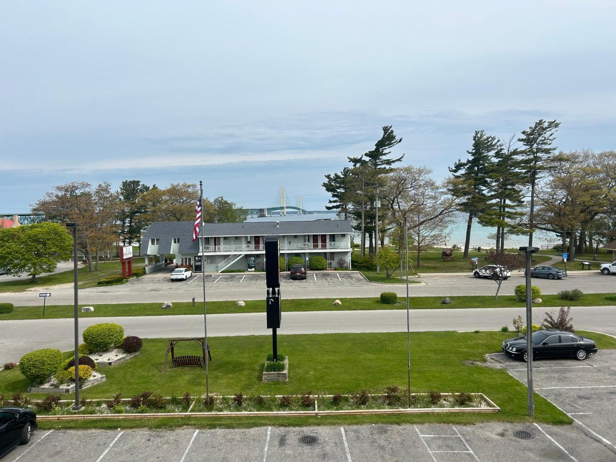 Super 8 By Wyndham Bridgeview Of Mackinaw City Buitenkant foto