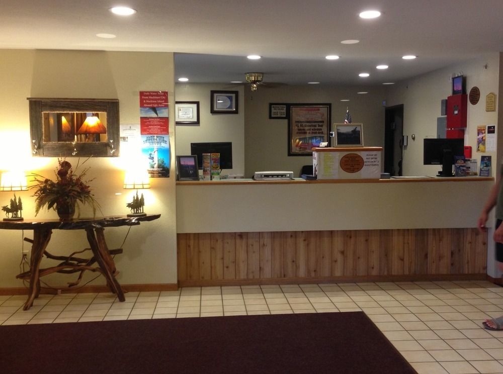 Super 8 By Wyndham Bridgeview Of Mackinaw City Buitenkant foto